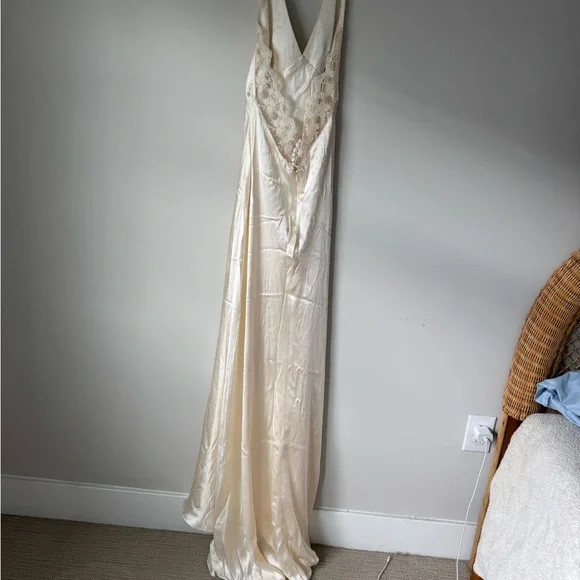 Watters Cream Elegant backless dress - Picture 6 of 9